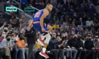 Stephen Curry Scores 40 Points as Warriors Beat Bulls 119–93