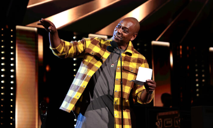 Dave Chappelle speaks onstage in Cleveland, Ohio on Oct. 30, 2021. (Dimitrios Kambouris/Getty Images for The Rock and Roll Hall of Fame )