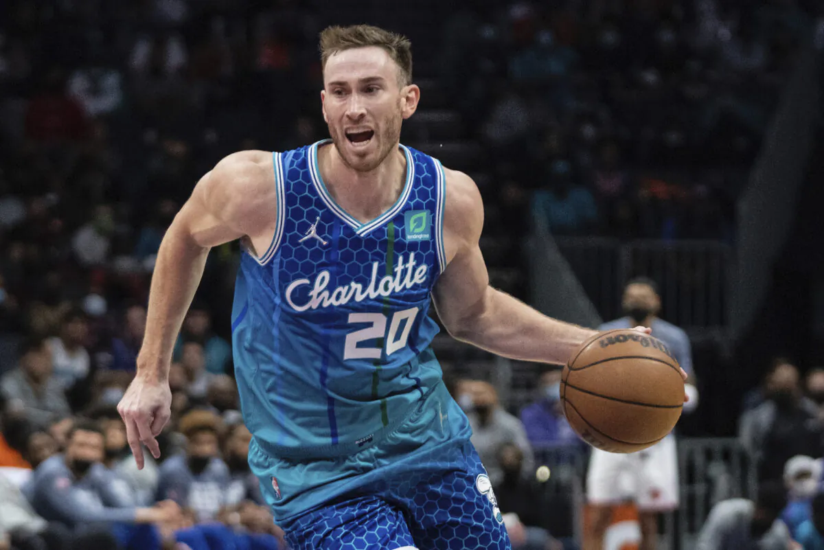 Charlotte Hornets forward Gordon Hayward (20) drives to the basket against the New York Knicks during the first half of an NBA basketball game in Charlotte, N.C., on Nov. 12, 2021. (Jacob Kupferman/AP Photo)
