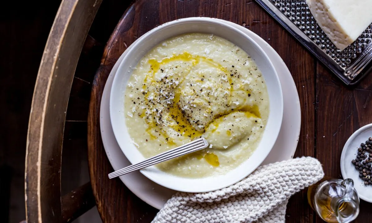 Toasted peppercorns marry beautifully with the peppery notes of olio nuovo, freshly pressed olive oil, to transform this simple soup. (Giulia Scarpaleggia)