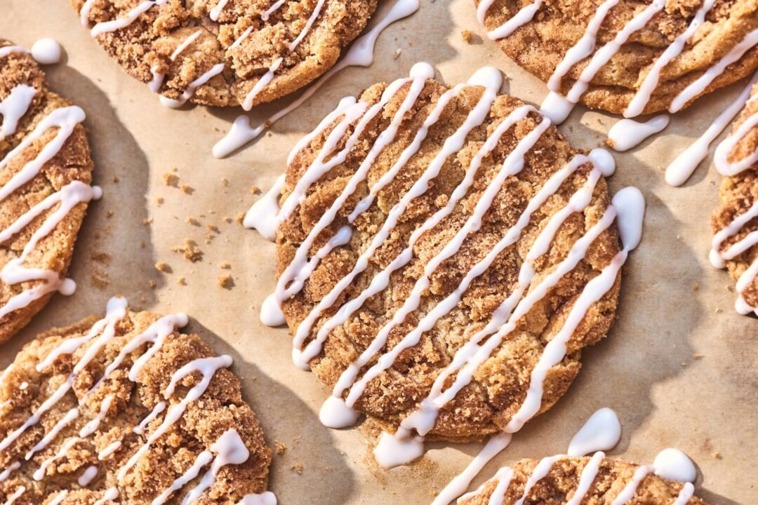 These crisp and chewy coffee cake cookies are packed with brown sugar and cinnamon, coated in buttery streusel, and finished with a drizzle of sweet icing. (Joe Lingeman/TNS)