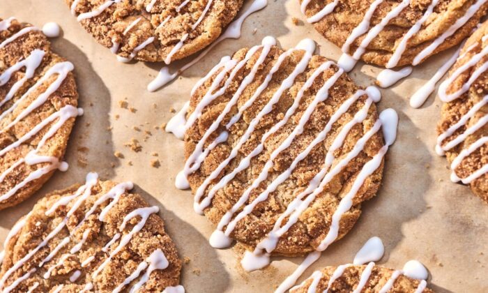 se crisp and chewy coffee cake cookies are packed with brown sugar and cinnamon, coated in buttery streusel, and finished with a drizzle of sweet icing. (Joe Lingeman/TNS)