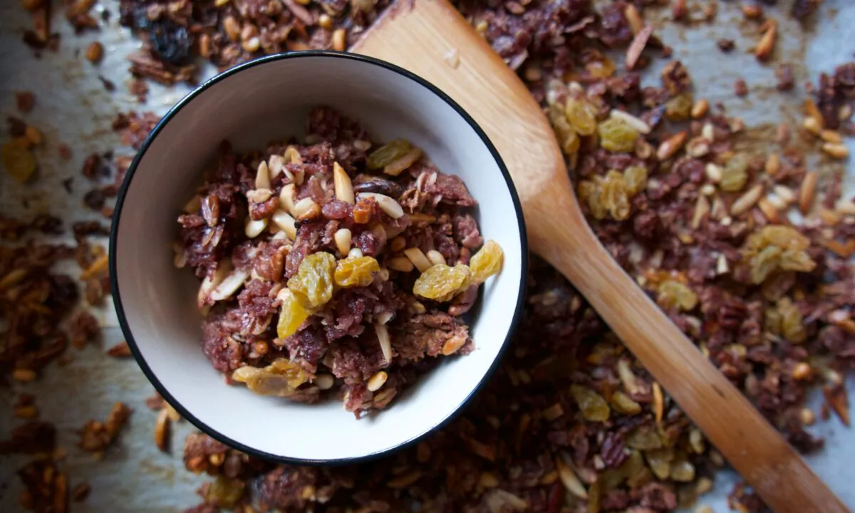 Homemade granola also makes a great gift for friends and colleagues. (Victoria de la Maza)