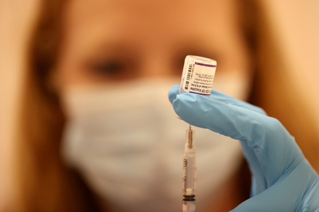 A pharmacist prepares a COVID-19 vaccine booster shot in San Rafael, Calif., on Oct. 1, 2021. (Justin Sullivan/Getty Images)