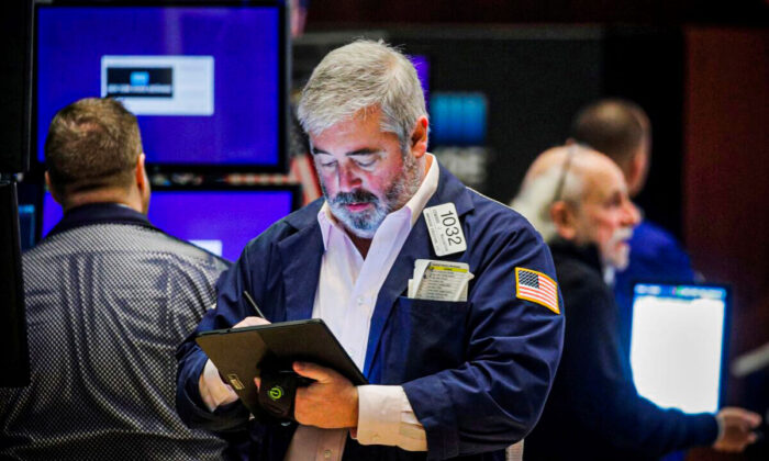 Traders work on the floor of the New York Stock Exchange (NYSE) in New York City on Nov. 8, 2021. (Brendan McDermid/Reuters)