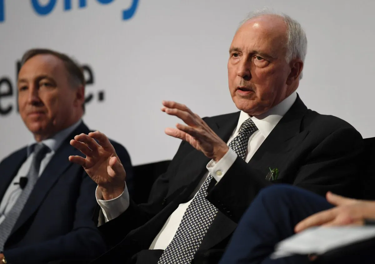 Former Prime Minister Paul Keating (R) speaks during a roundtable discussion during the Banking & Wealth Summit 2018 in Sydney, Australia, on April 5, 2018. (AAP Image/David Moir)