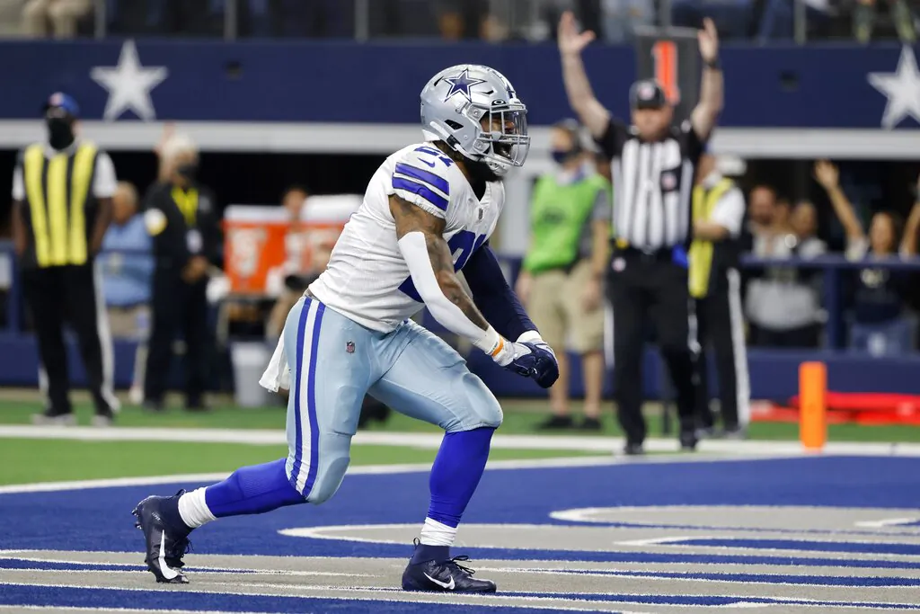 Dallas Cowboys running back Ezekiel Elliott (21) celebrates running the ball for a touchdown in the first half of an NFL football game agains the Atlanta Falcons in Arlington, Tex., on Nov. 14, 2021. (Michael Ainsworth/AP Photo)