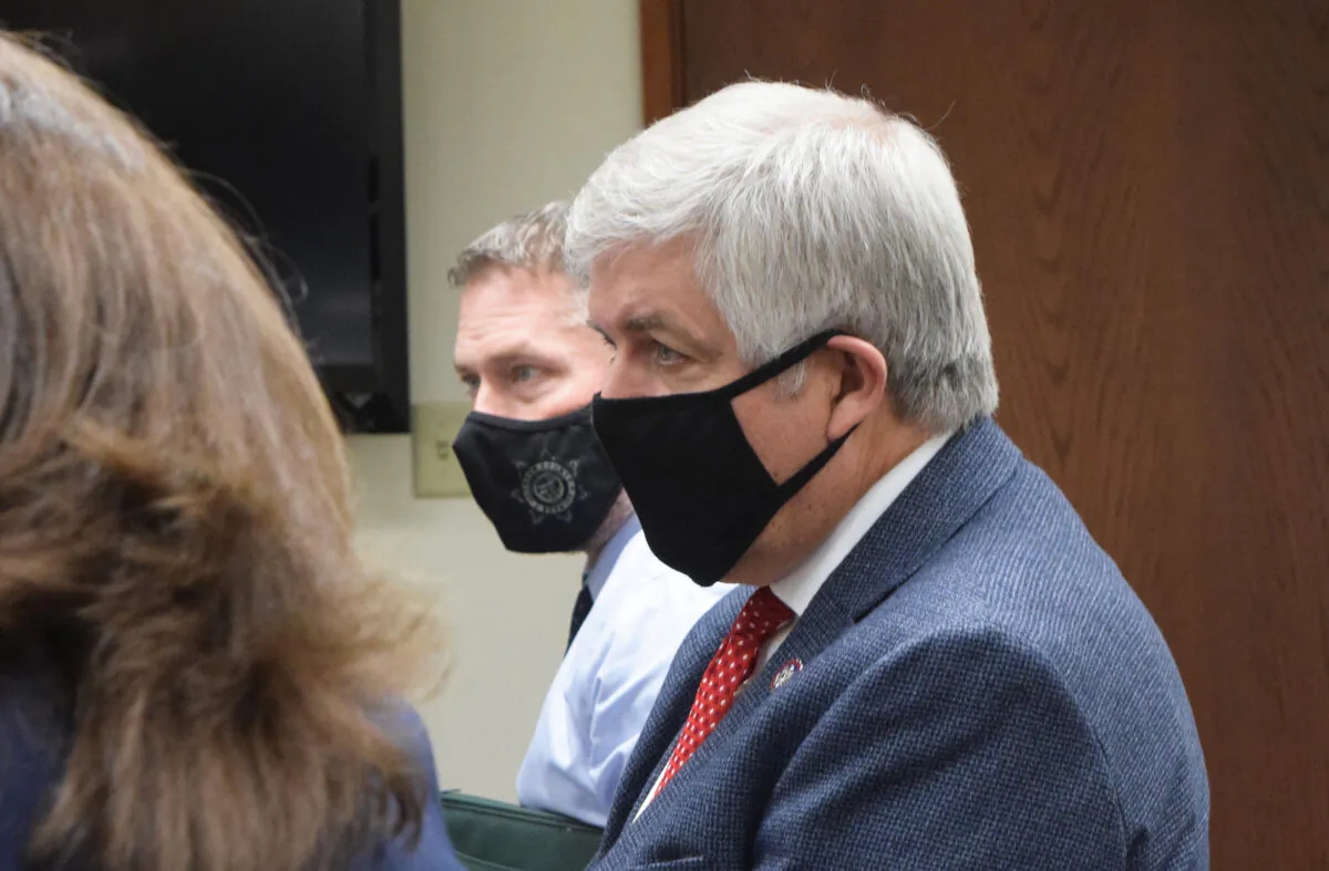 Congressman Cliff Bentz held a series of town hall meetings, followed by a roundtable workshop focused on narco slavery and illegal marijuana production in southern Oregon, on Nov. 10, 2021. (Scottie Barnes/The Epoch Times) 