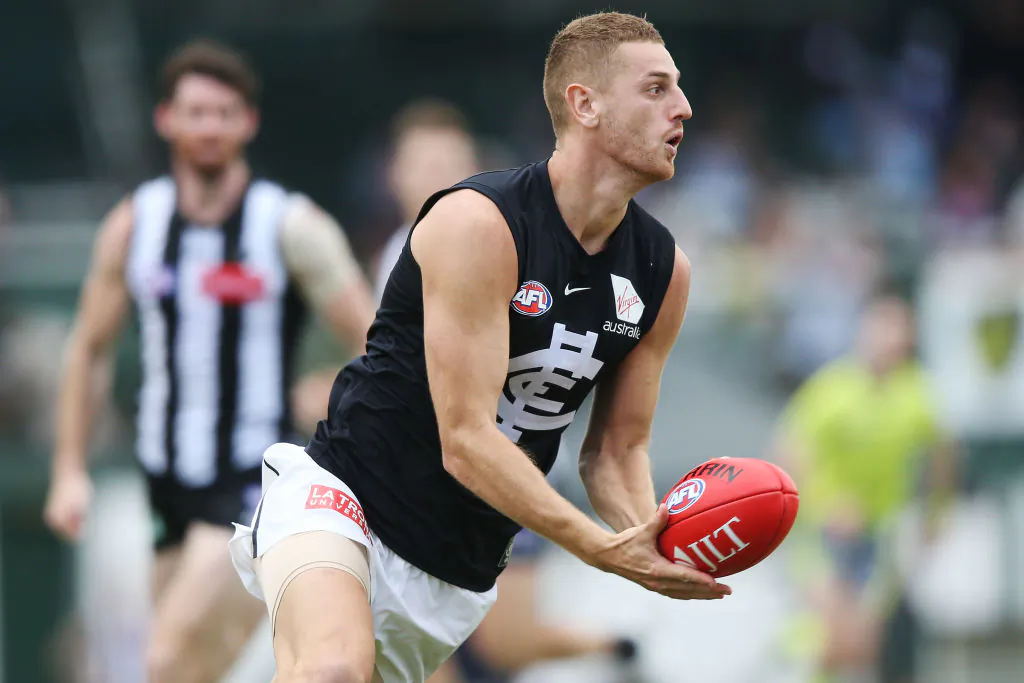 Liam Jones of the Blues handballs during the 2019 JLT Community Series match between the Collingwood Magpies and the Carlton Blues at Morewell Recreation Reserve in Melbourne, Australia, on March 11, 2019. (Michael Dodge/Getty Images)