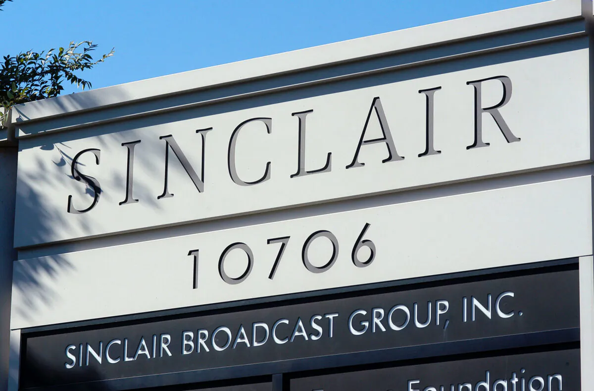 The Sinclair Broadcast building sits in a buisness district in Hunt Valley, Maryland on Oct. 12, 2004. (William Thomas Cain/Getty Images)