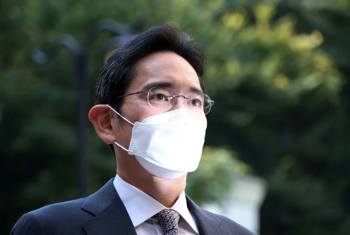 Samsung Electronics Vice Chairman Jay Y. Lee arrives at a court in Seoul, South Korea on Oct. 26, 2021. (Kim Hong-Ji/Reuters)