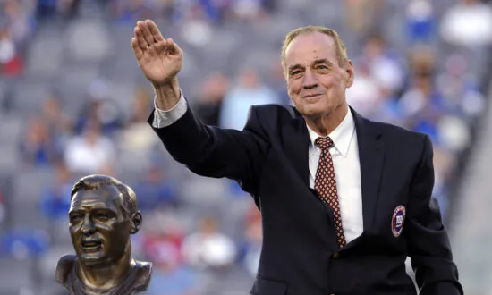 Hard-Hitting Hall of Fame Linebacker Sam Huff Dies at 87