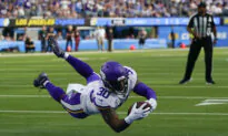 Cousins Throws 2 TDs, Vikings Bounce Back to Beat Chargers