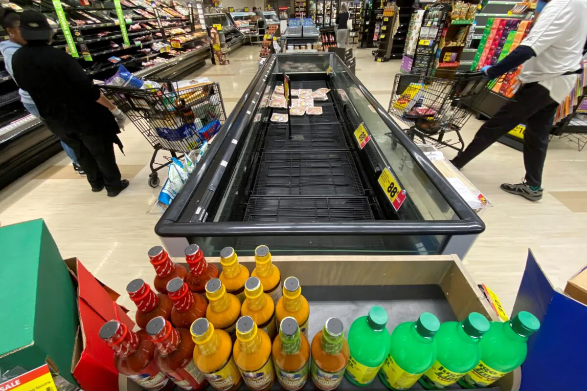 Customers browse grocery store shelves inside Kroger Co.'s Ralphs supermarket amid fears of the global growth of coronavirus cases, in Los Angeles, Calif., on March 15, 2020. (Patrick T. Fallon/Reuters)