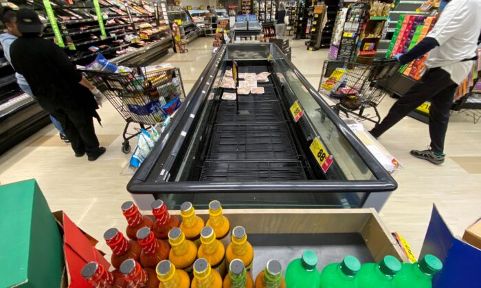 Customers browse grocery store shelves inside Kroger Co.'s Ralphs supermarket amid fears of the global growth of coronavirus cases, in Los Angeles, Calif., on March 15, 2020. (Patrick T. Fallon/Reuters)