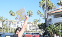 Orange County Parents and Students “Sit and Rally” Against Student Vaccine Mandates