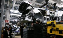 US Manufacturing Output Races to 2–1/2-Year High