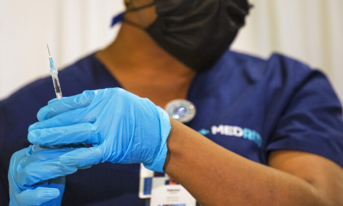 A medical staffer prepares a dose of the COVID-19 vaccine at a vaccination pop-up site in the Lower East Side in New York City, on Nov. 8, 2021. (Michael M. Santiago/Getty Images)