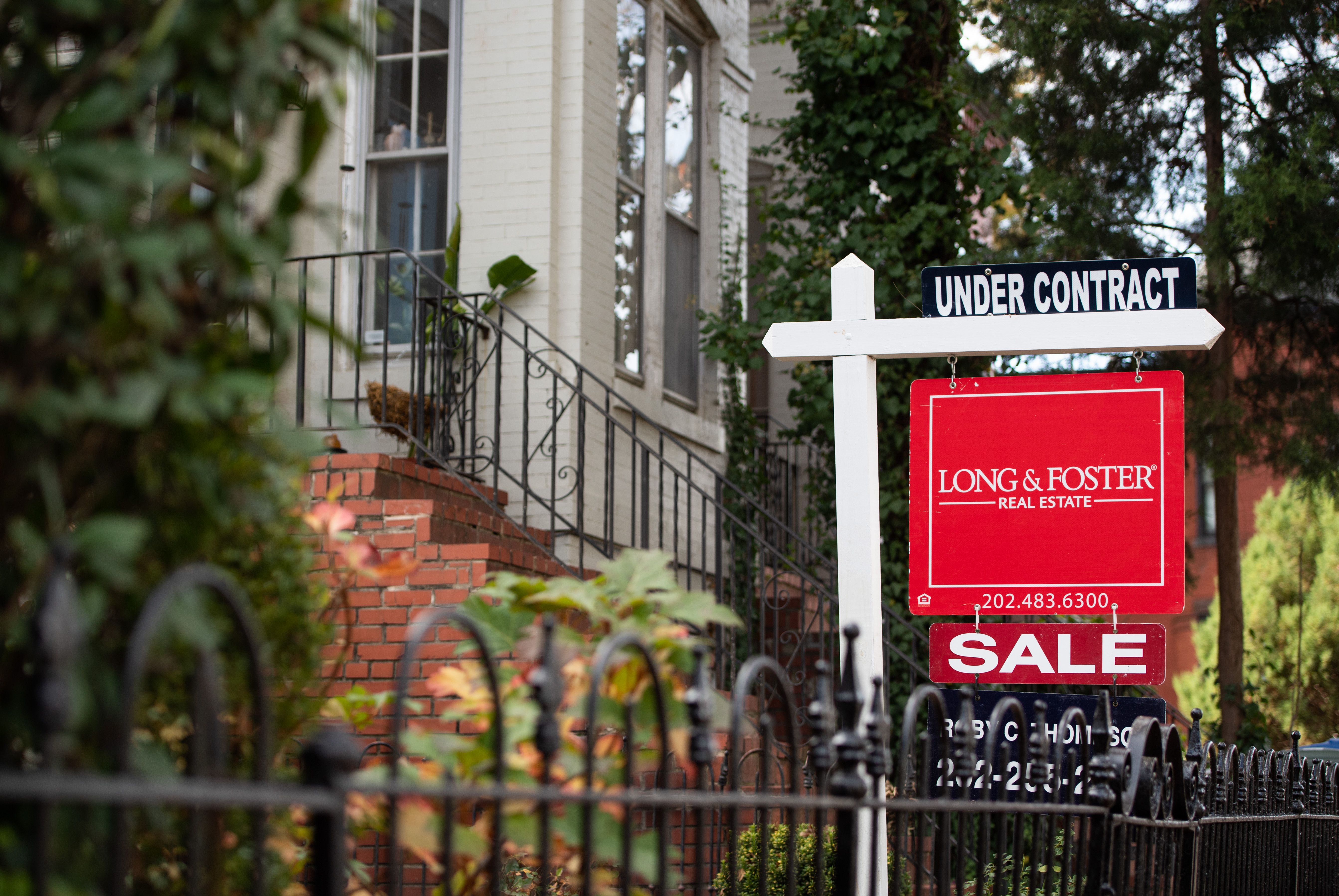 Falling Home Values and Rising Mortgage Rates Create Potential for Perfect Storm - Vimarsana News