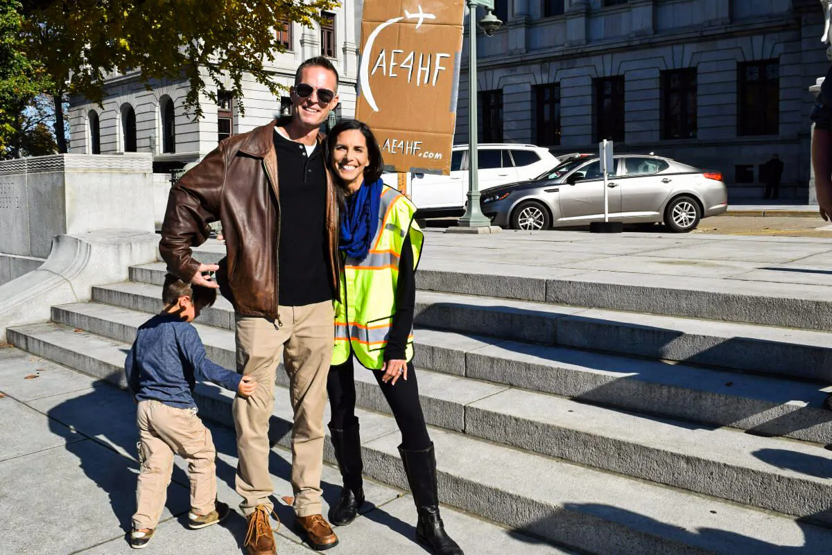 Stephanie and Kyle Atteberry, both United Airlines pilots, with their son Aaron, 4, attend a medical freedom rally on Nov. 9, 2021 in Harrisburg, Penn. (Beth Brelje/ The Epoch Times) 