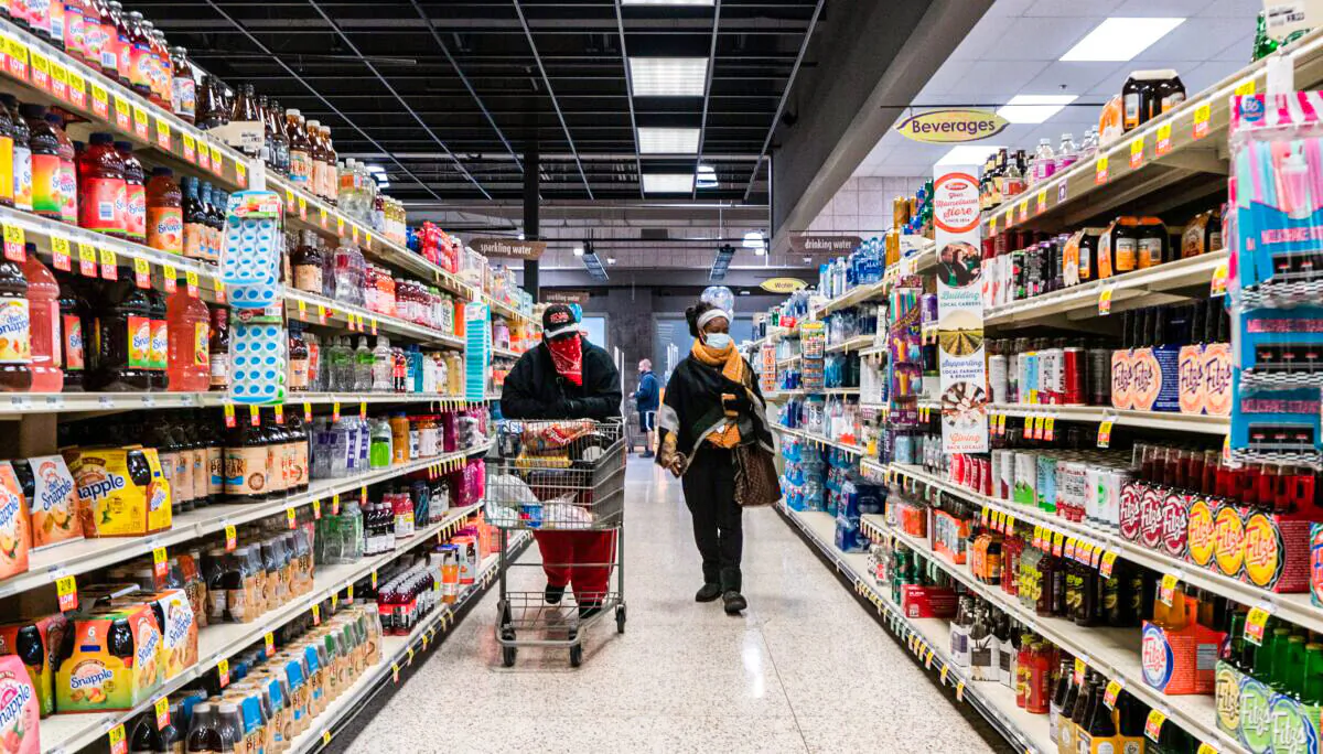 Shoppers browse in a supermarket in St. Louis, Missouri, on April 4, 2020. (Lawrence Bryant/Reuters)