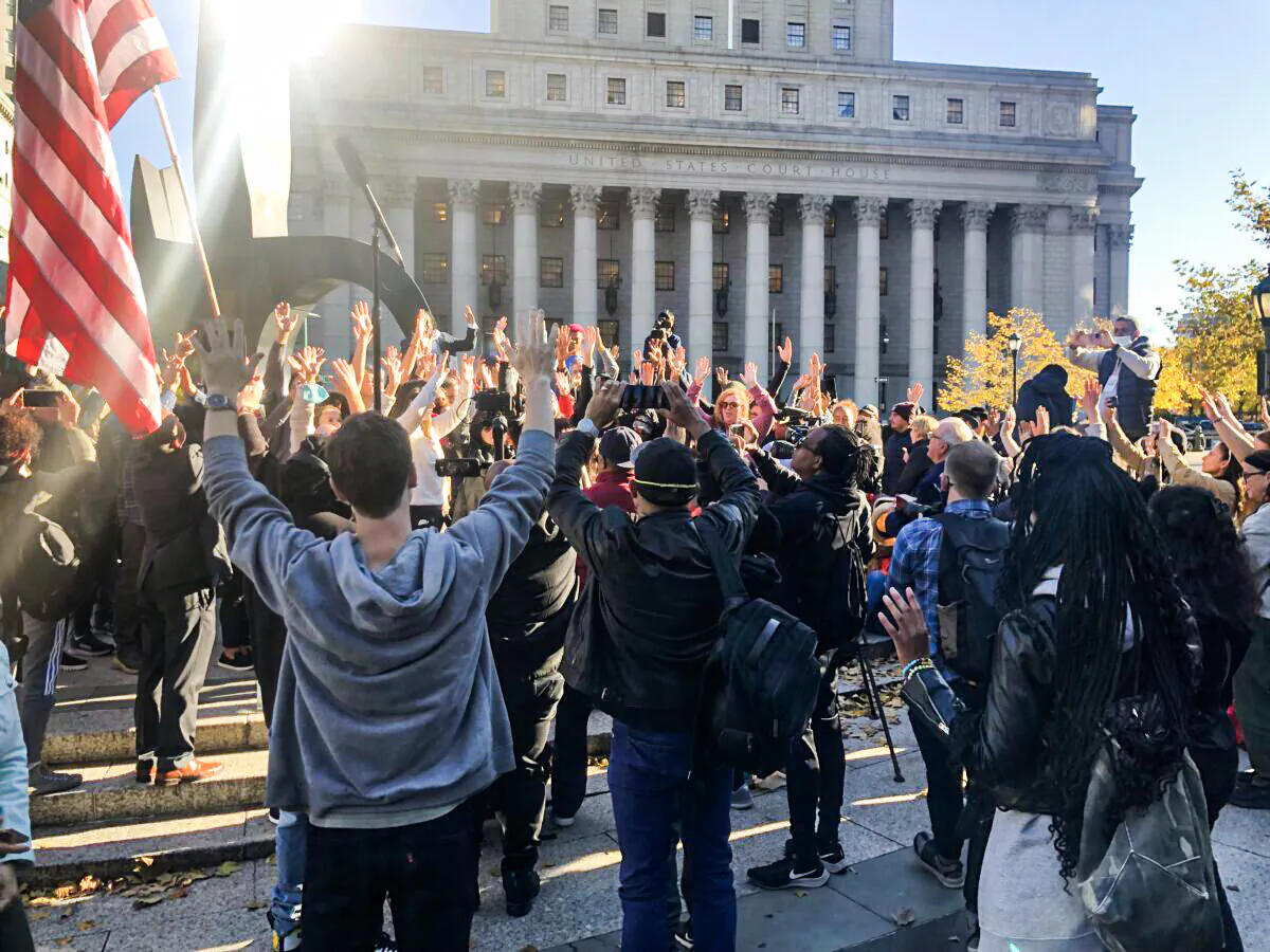 Prayer vigil at Foley Square in front of the Thurgood Marshall courthouse, Manhattan, New York on Nov. 11, 2021. (Enrico Trigoso/The Epoch Times)