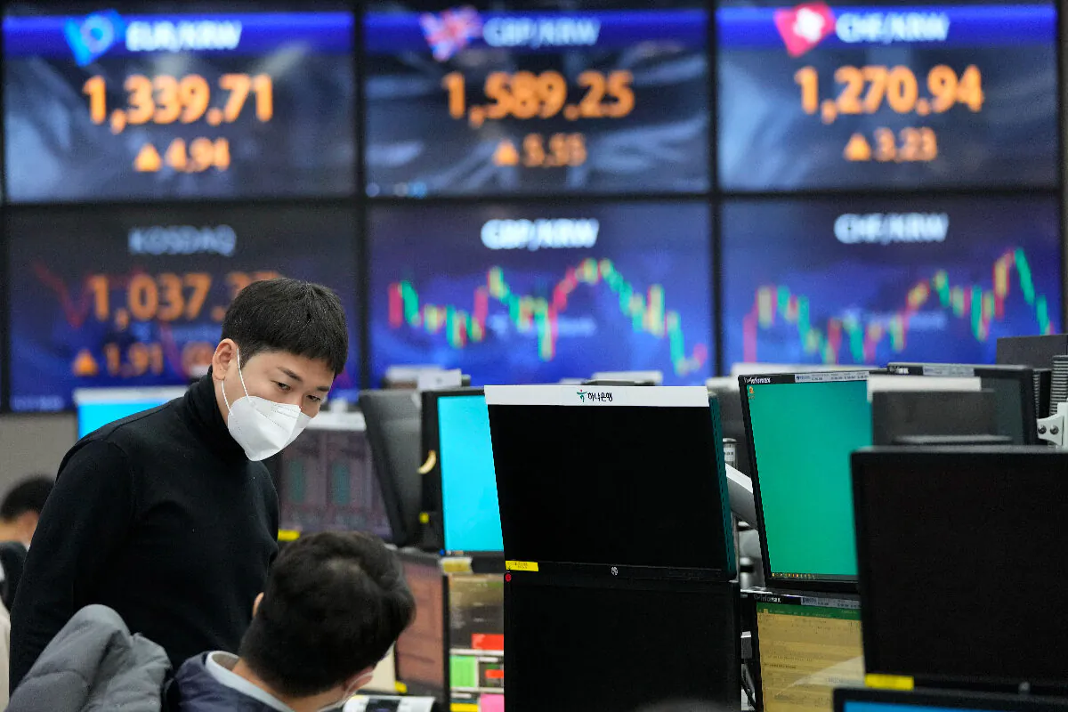 Currency traders talk to each other at the foreign exchange dealing room of the KEB Hana Bank headquarters in Seoul, South Korea on Nov. 17, 2021. (Ahn Young-joon/AP Photo)
