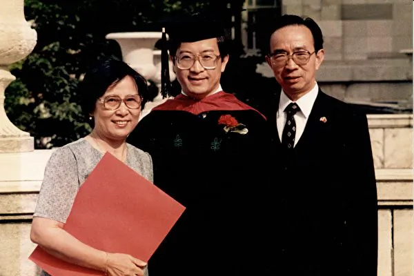 From Escaping China to Renouncing the Party: Author Recounts Living Under ‘Red Terror’ During Cultural Revolution