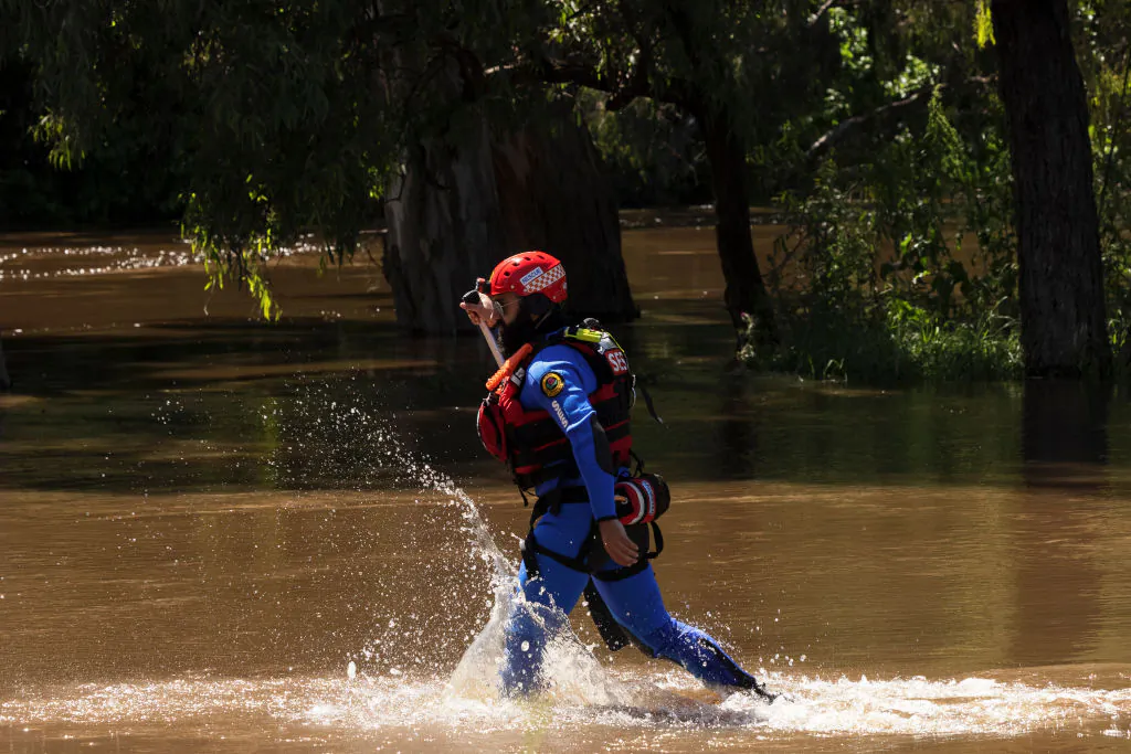 A NSW SES flood rescue operator prepares to help launch a flood boat off the banks of the Lachlan River on November 17, 2021 in Forbes, Australia. (Brook Mitchell/Getty Images)