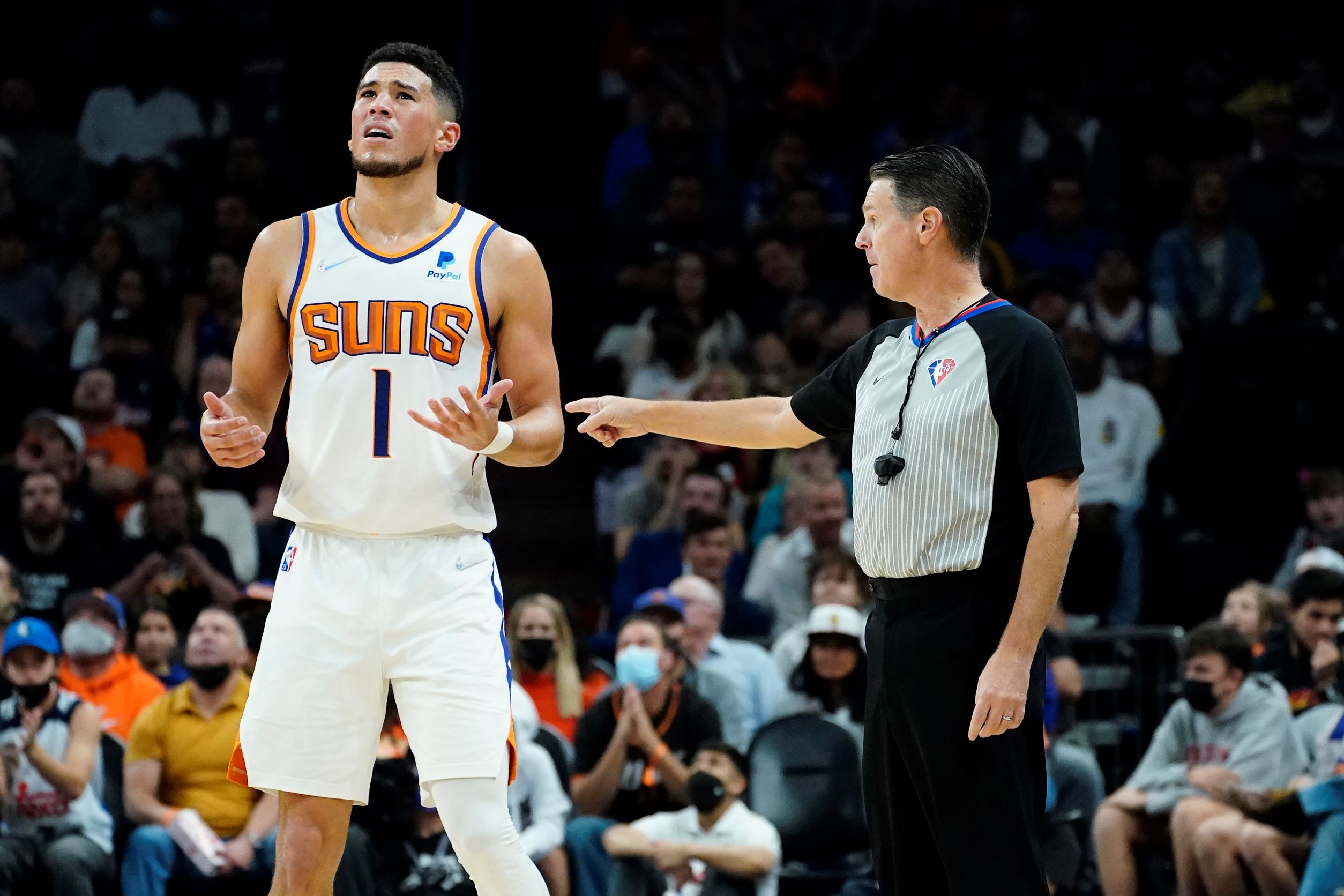 Phoenix Suns guard Devin Booker (1)