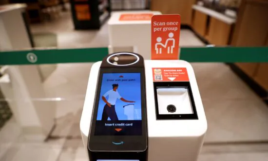 Starbucks Links With Amazon Go for First Cashier-Less Cafe
