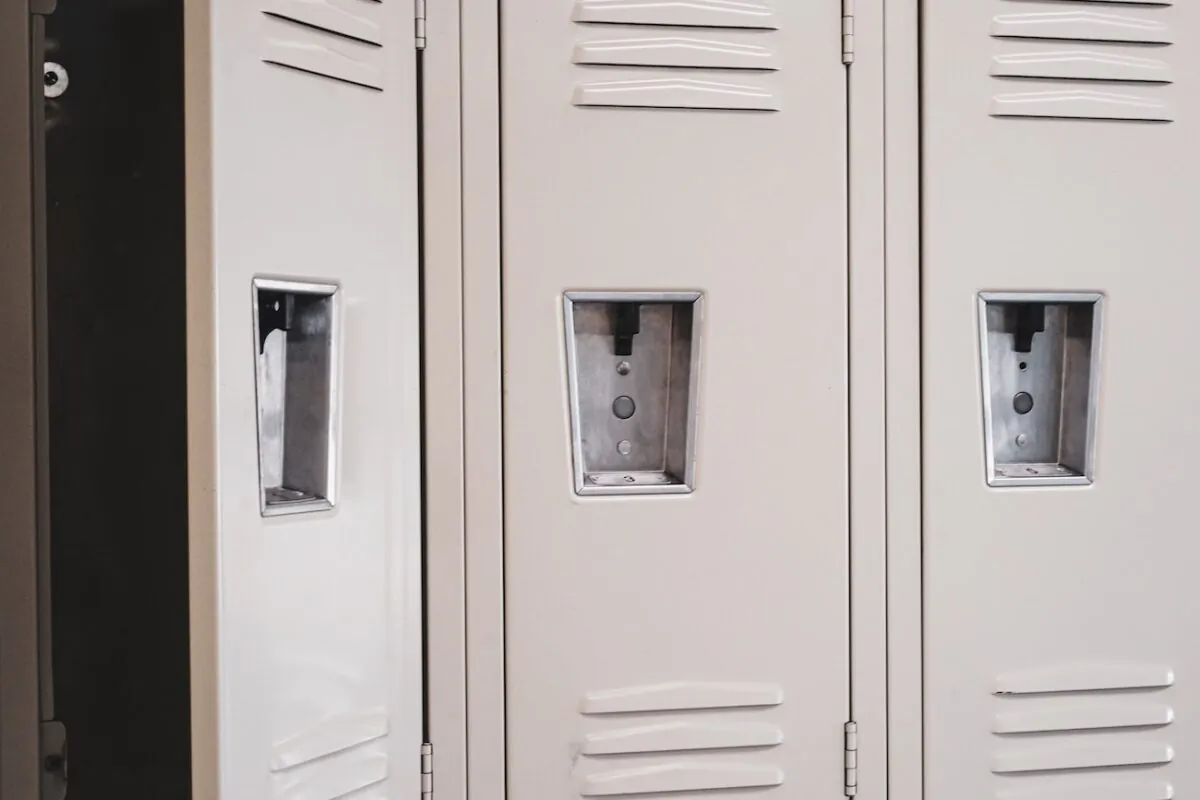 One open locker in a hallway. (Laura Rivera/Unsplash)