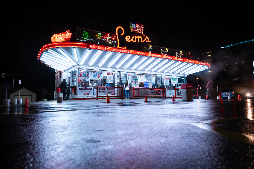 Leon's at night. (Vincent B David/Shutterstock)