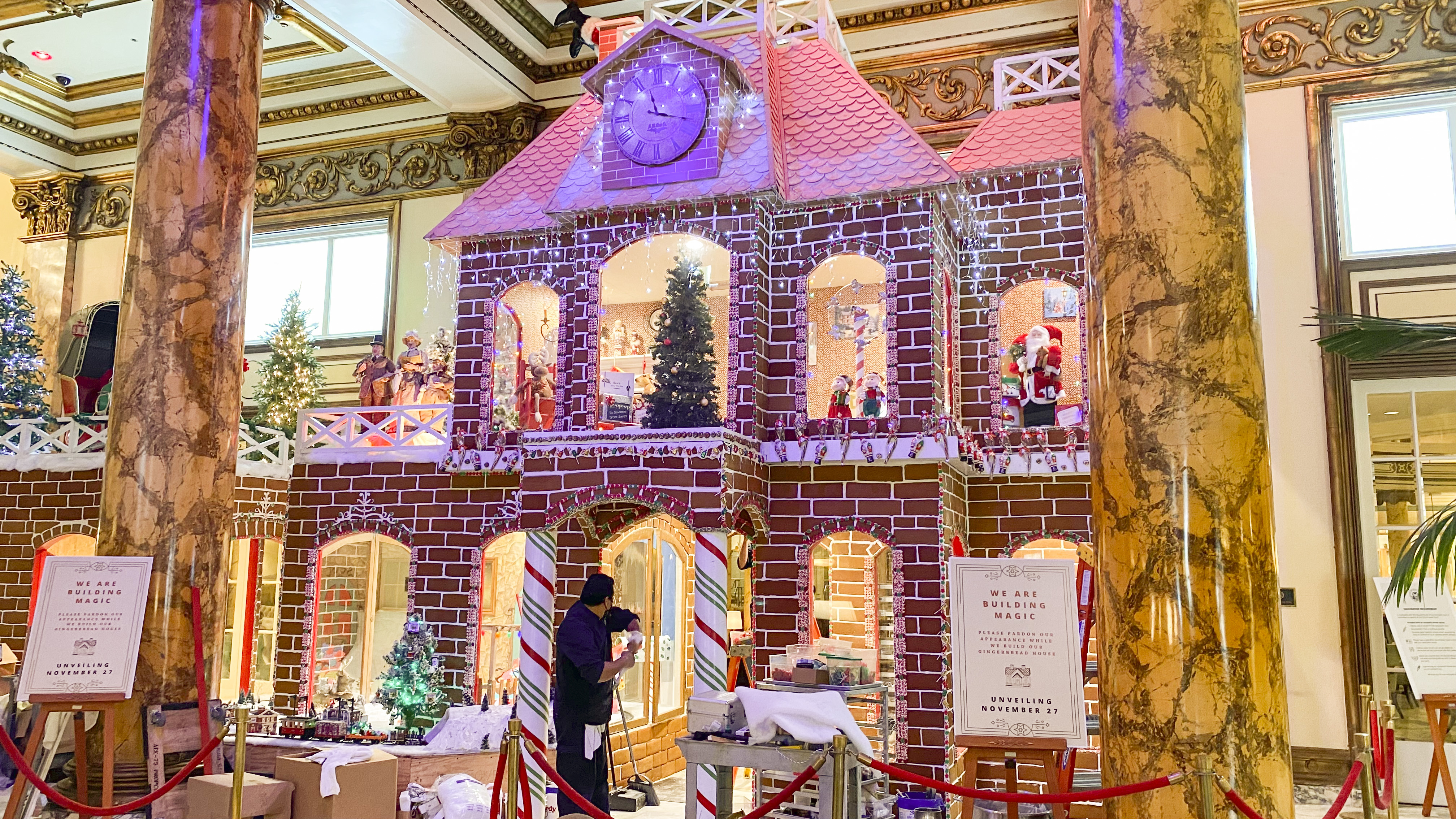 Hotel's Chef and Engineers Construct Annual Life-Size Gingerbread House - Vimarsana News