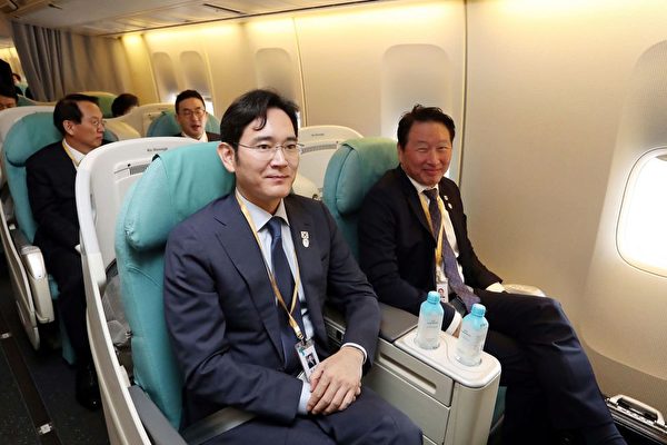 Samsung Group heir Lee Jae Yong (front, L) is pictured on a Pyongyang-bound flight on Sept. 18, 2018. (Kyodo News Stills via Getty Images)