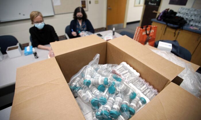 Many nurses in Massachusetts are leaving the profession because of low morale and "burnout". In this photo nurses prepare tests for COVID-19 in Pittsfield, Mass., on Oct. 25, 2021. (Ben Garver/The Berkshire Eagle via AP)