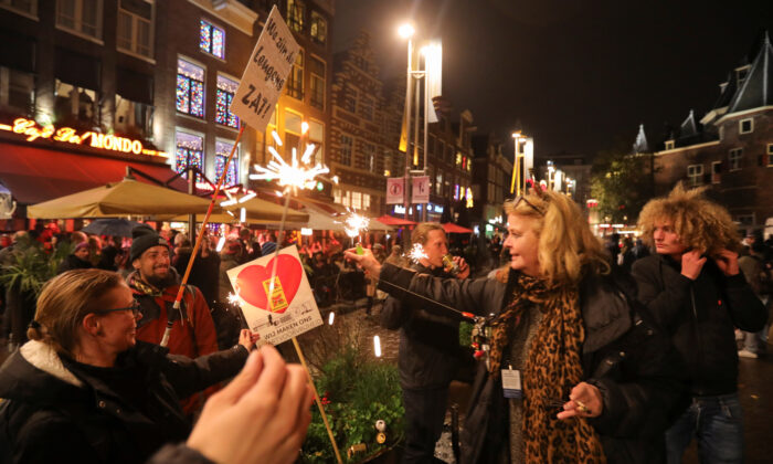 Protestors gather at Cafe del Mondo during demonstrations against COVID-19 measures in Amsterdam, Netherlands, on Nov. 20, 2021. (Eva Plevier/Reuters)