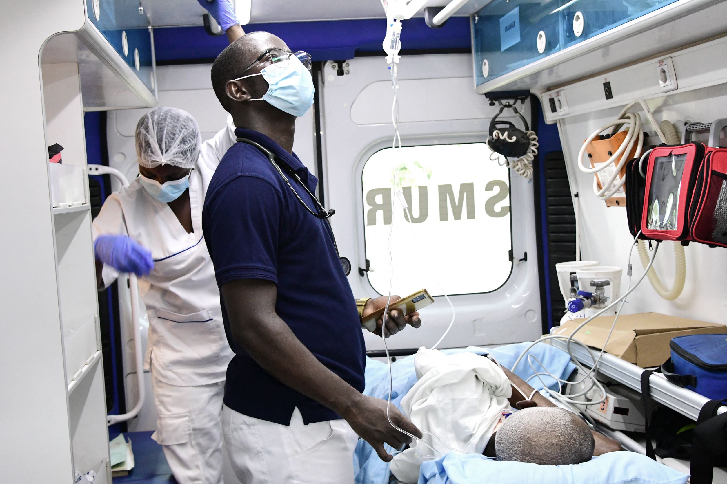 Emergency Medical Service (SAMU) during a transfer in Ouakam, a suburb of Dakar