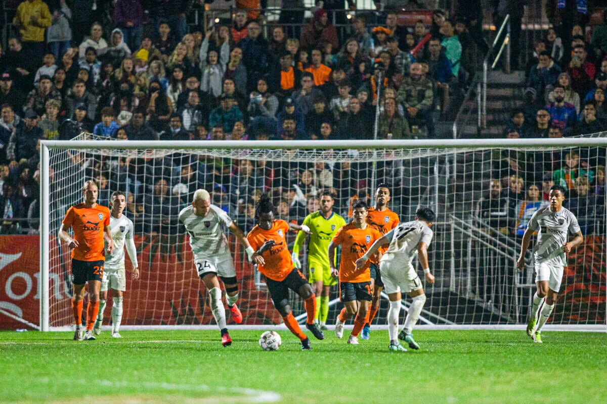 OCSC Ronaldo Damus (11) battles SAFC Kortne Ford (24) in USL Western Conference final in Irvine, Calif., on Nov. 20, 2021 (OCSC Press Photo)