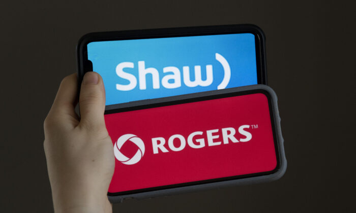 Shaw and Rogers signs are shown on two cellphones in this photo illustration, on March 29, 2021. (The Canadian Press/Adrian Wyld)