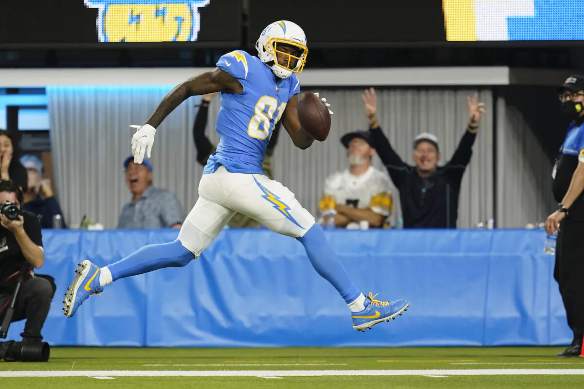 Los Angeles Chargers wide receiver Mike Williams scores a touchdown during the second half of an NFL football game against the Pittsburgh Steelers in Inglewood, Calif., on Nov. 21, 2021. (Marcio Jose Sanchez/AP Photo)