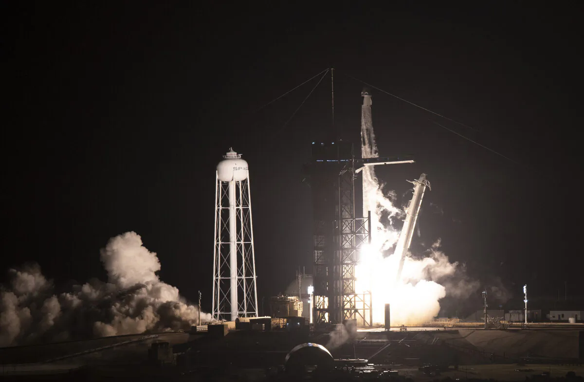 SpaceX Falcon 9 rocket with the Crew Dragon spacecraft lifts off from launch pad 39A at the Kennedy Space Center 2021 in Cape Canaveral, Fla., on Nov. 10, 2021.  (Joe Raedle/Getty Images)