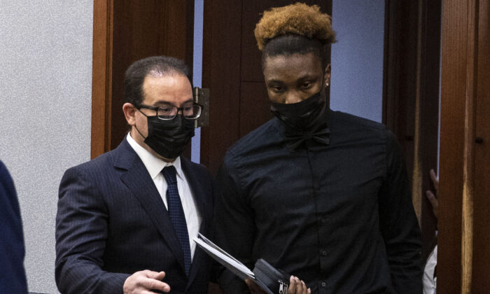 Henry Ruggs (R), former Raiders wide receiver, accused of DUI resulting in death, enters the courtroom with his attorney Richard Schonfeld, at the Regional Justice Center in Las Vegas on Nov. 22, 2021. (Bizuayehu Tesfaye/Las Vegas Review-Journal via AP, Pool)