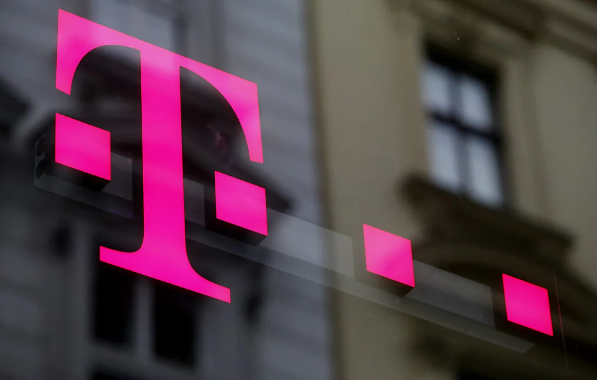 The logo of T-Mobile Austria is seen outside of one of its shops in Viennaa, Austria on Feb. 25, 2016. (Leonhard Foeger/Reuters Files)