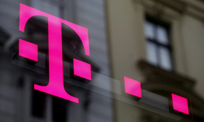 The logo of T-Mobile Austria is seen outside of one of its shops in Viennaa, Austria on Feb. 25, 2016.   (Leonhard Foeger/Reuters Files)