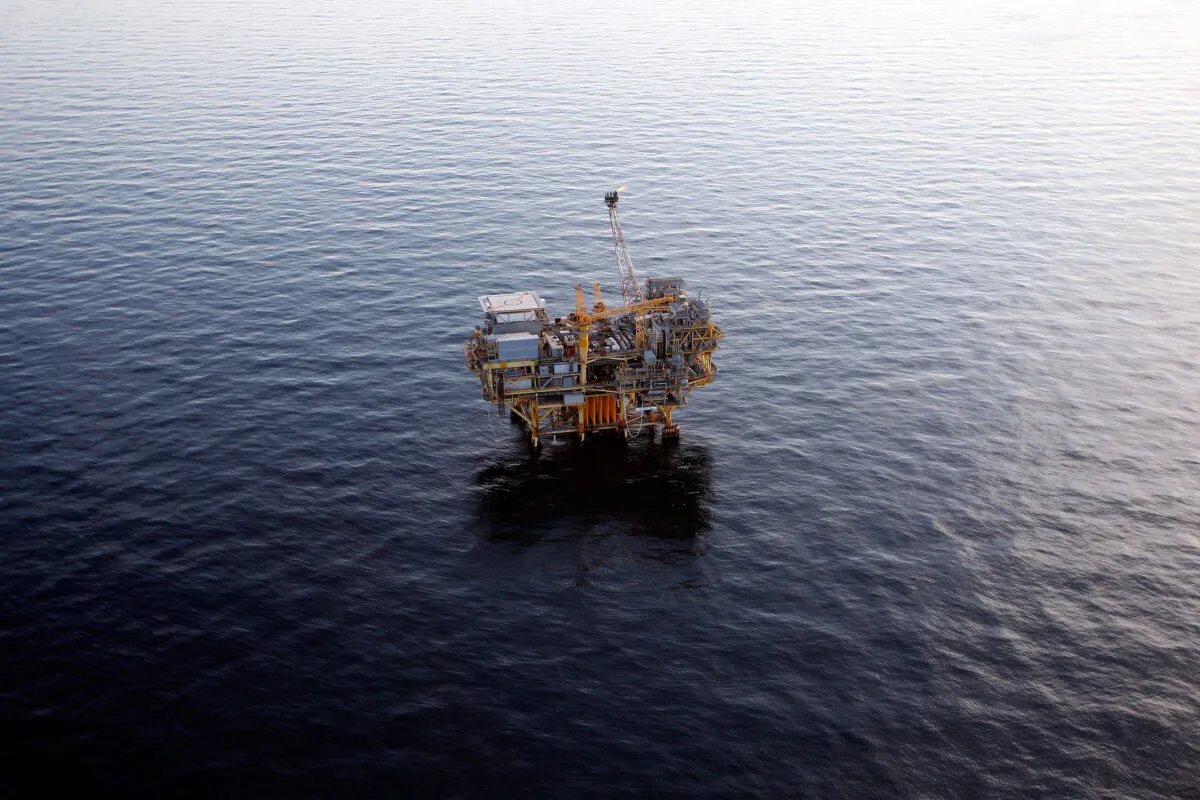 An oil rig near the Deepwater Horizon wellhead in the Gulf of Mexico near New Orleans, on April 28, 2010. (Chris Graythen/Getty Images)