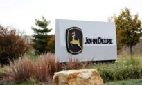 Deere Expects Bumper Year as Farmers Splurge on Equipment