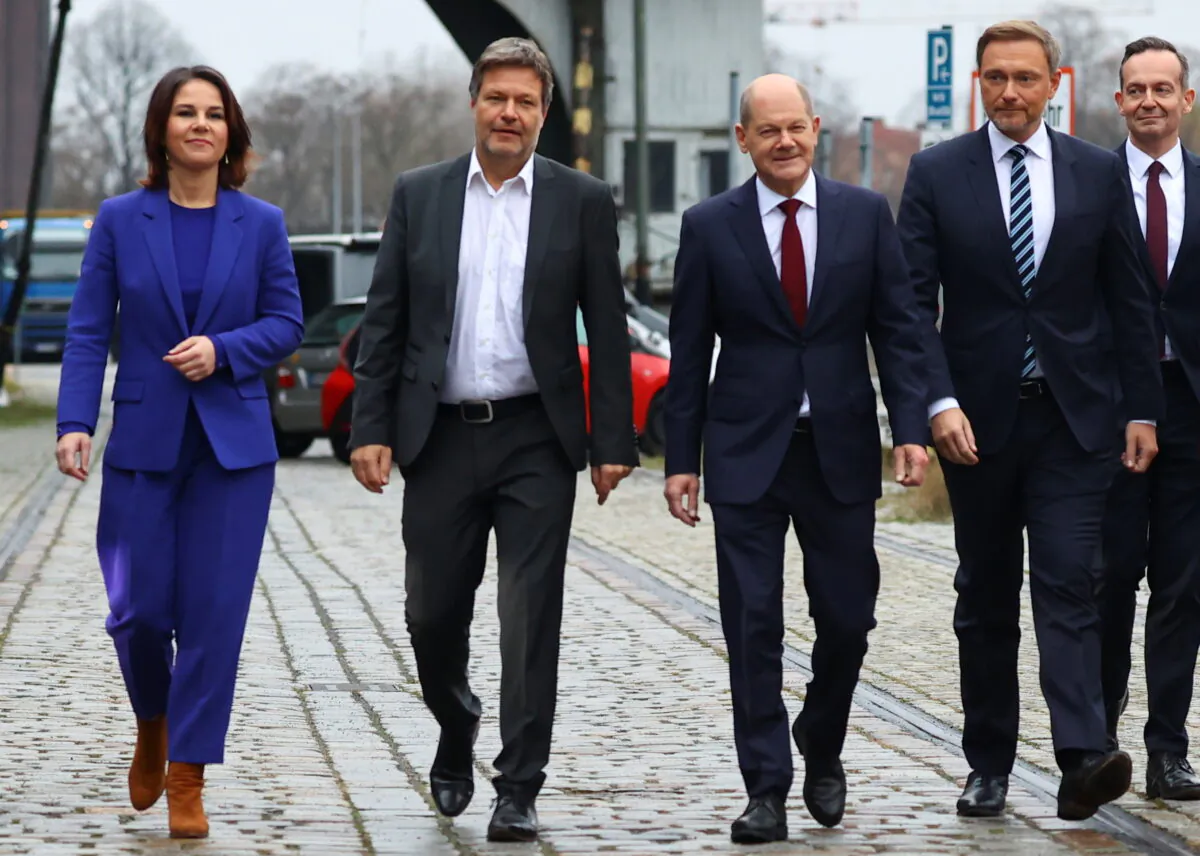 Social Democratic Party (SPD) top candidate for chancellor Olaf Scholz, Greens party co-leaders Robert Habeck and Annalena Baerbock, and Free Democratic Party (FDP) leader Christian Lindner walk after a final round of coalition talks to form a new government, in Berlin, on Nov. 24, 2021. (Fabrizio Bensch/Reuters)