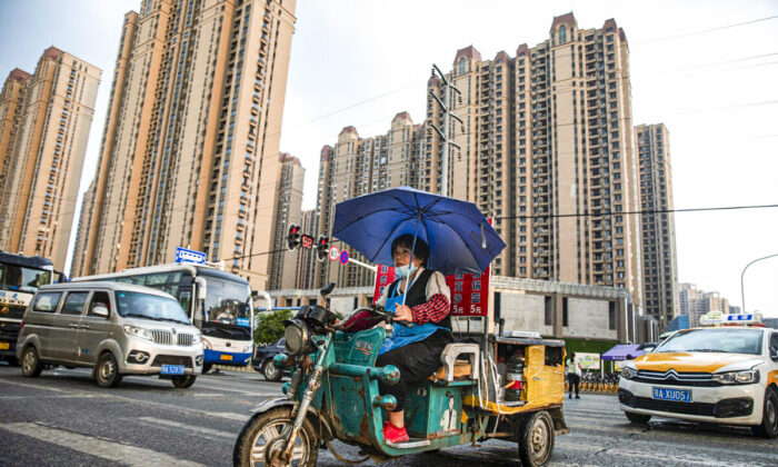 A vendor cycles through the Evergrande Changqing community in the rain on Sept. 24, 2021 in Wuhan, Hubei Province, China. ( Getty Images)