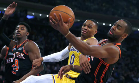 Knicks Beat Lakers 106–100 With LeBron Suspended